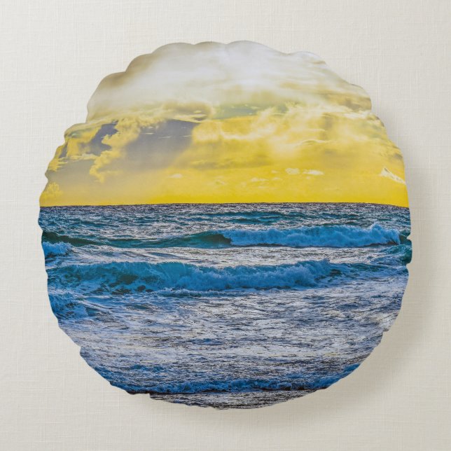 Almofada Redonda Sol Amarelo Sobre Mar Azul (Frente)