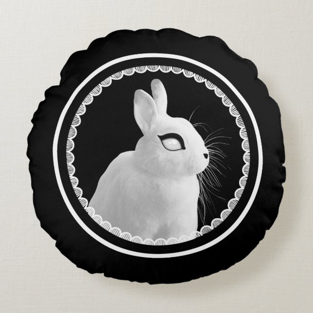 Almofada Redonda Strange White Bunny Round Pillow (Frente)