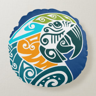 Almofada Redonda Tatuagem tribal do macaw do azul e do ouro