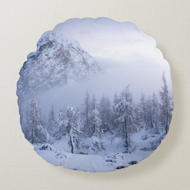 Almofada Redonda Terra maravilhosa do inverno, nevoeiro, floresta d (Frente)