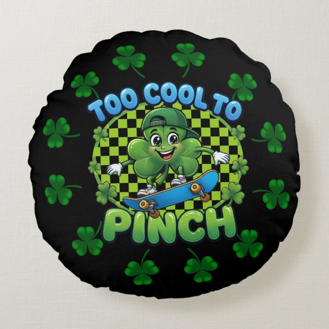 Almofada Redonda Too Cool to Pinch Skateboard Shamrock St. Patricks (Frente)