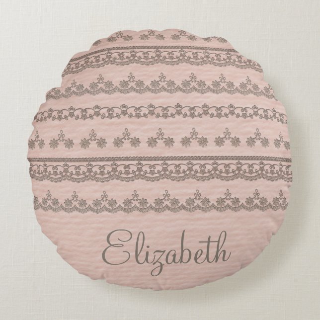 Almofada Redonda Travesseiro de Nome do Rosa de Lace Dusty do Chic  (Frente)