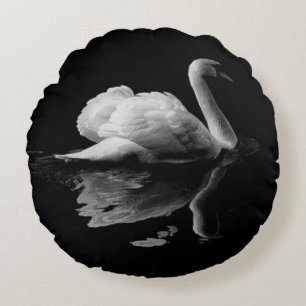 Almofada Redonda Um Cisne Branco Elegante Num Fundo Preto