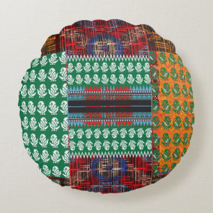 Almofada Redonda um padrão verde e preto com uma árvore no meio