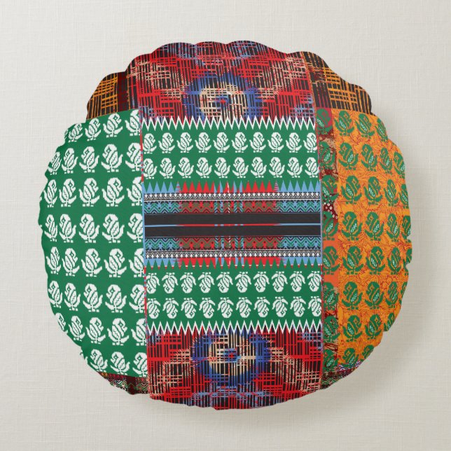 Almofada Redonda um padrão verde e preto com uma árvore no meio (Frente)
