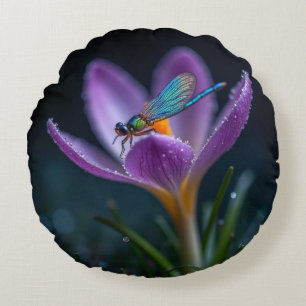 Almofada Redonda Uma libélula numa flor de açafrão