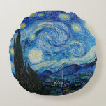 Almofada Redonda Vincent Van Gogh é a Noite Estrelada<br><div class="desc">Mergulhe na beleza hipnotizante da Noite Estrelada de Vincent Van Gogh com esta impressão de arte reprodutiva de alta qualidade. Possuir uma história artística e deixar o brilhantismo da obra-prima de Van Gogh iluminar os seus arredores.</div>