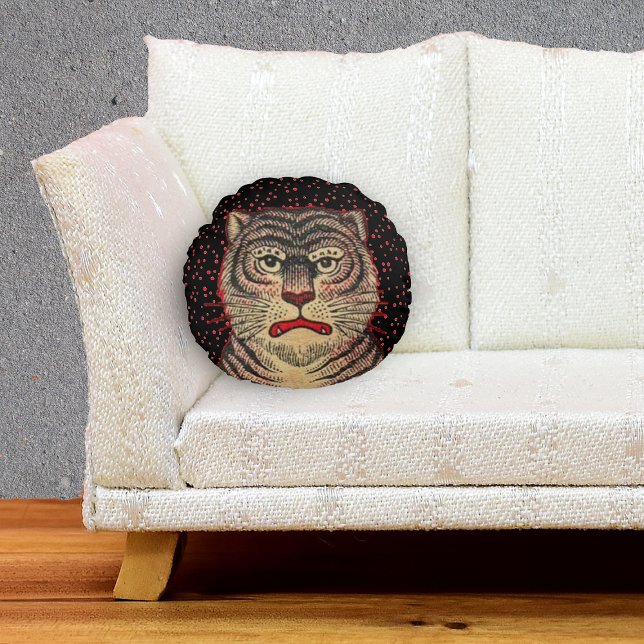 Almofada Redonda Vintage Asian Strike Fierce Tiger (Face of striped fierce Asian Tiger red dots on round black home decor decorative pillow.)