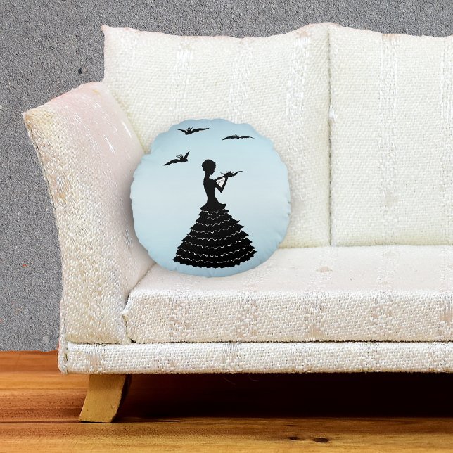 Almofada Redonda Vintage Lady Silhouette - Letra Doves (black silhouette lady in ruffled dress love letter black doves on light blue decorative pillow.)