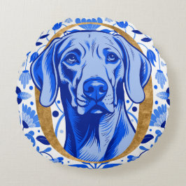 Almofada Redonda Weimaraner peering thru the letter "O" in Gold