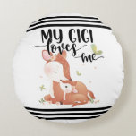 Almofada Redonda Woodland Deer Doe and Baby Fawn My Gigi Me ama<br><div class="desc">Woodland Deer Doe and Baby Fawn My Gigi Me ama design. Quer este design em um produto diferente? Clique em "EXIBIR TODOS OS PRODUTOS" na parte superior esquerda desta descrição e escolha o item desejado. Você pode ajustar o tamanho deste design para o ajustado para o produto selecionado. Você também...</div>