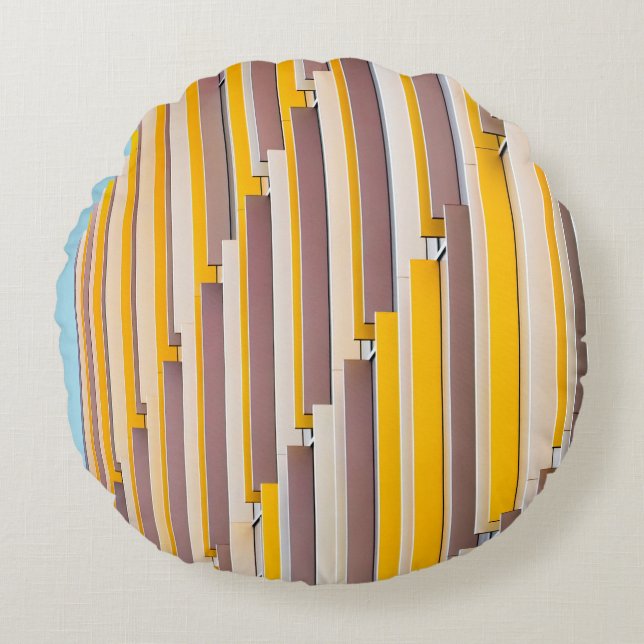 ALMOFADA REDONDA YELLOW CONCRETE BUILDING DURING DAYTIME (Frente)