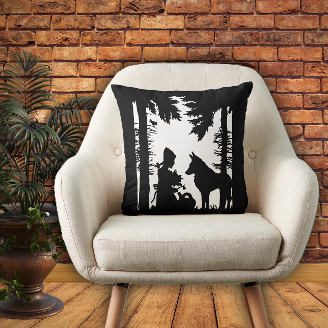 Almofada Regador Chapeuzinho Flores lobo Floresta (Black white decorative pillow with red riding hood in the forest under trees with the wolf.)