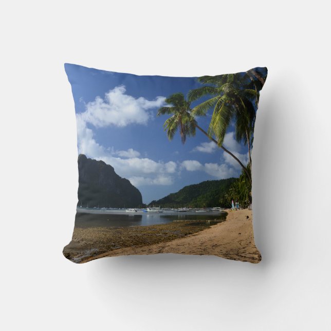 Almofada Relaxing on a heavenly beach in El Nido (Frente)