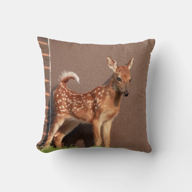 Almofada Retrato de uma Fawn (veado branco) (Frente)