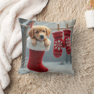 Almofada Retriever Ouro de Natal em um Stocks