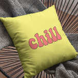 Almofada Retrô engraçado para relaxar<br><div class="desc">Calma! Uma coleção de travesseiros engraçados, bonitos e divertidos, para oferecer como presente de inauguração de casa, ou para seu próprio interior. Totalmente personalizável: você pode alterar a cor do texto e do plano de fundo conforme desejar.</div>
