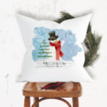 Almofada Retro Frosty Snowman Winter Christmas Watercolor<br><div class="desc">Frosty, o boneco de neve, em um estilo simples e retrô é perfeito para um Natal moderno de uma fazenda de inverno. Frosty, o boneco de neve foi pintado em aquarela para um estilo clássico de design retrô com uma árvore de Natal e seu elegante chapéu de cima e cachecol...</div>