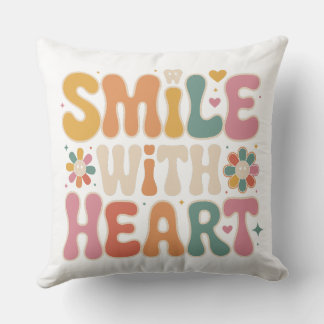 Almofada Retro 'Smile With Heart' Throw Pillow - Groovy Den