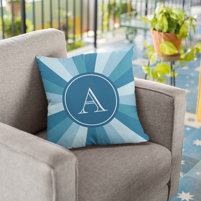 Almofada Roda de Cor do Monograma do Nome Personalizado Azu (Criador carregado)