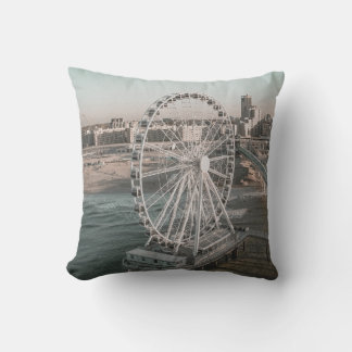ALMOFADA RODA FERRIS BRANCA PERTO DE ÁGUA