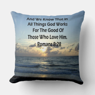 ALMOFADA ROMANOS INSPIRANTES VERSO DE BÍBLIA 8:28