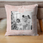 Almofada Rosa Moderno e Branco | Foto da família | Lança in<br><div class="desc">esta fotografia da família rosa e branca moderna exprime um sentimento de união,  amor e estilo contemporâneo. Captura um momento de alegria e unidade,  mostrando a beleza da família e sua conexão harmoniosa.</div>