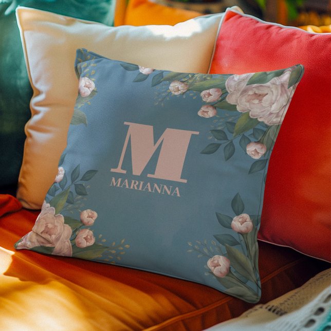 Almofada Rosa Rosa Cor-de-Rosa Floral Personalizada (Pink floral monogram throw pillow)
