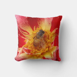 Almofada Rosa vermelha e travesseiro decorativo das abelhas