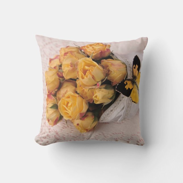 Almofada Rosas amarelos com borboleta (Frente)