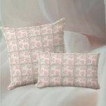 Almofada Rosas Cor-de-Rosa Vintages em Patchwork<br><div class="desc">Almofadas de prato de rosas cor-de-rosa e renda em patchwork. Encha sua casa com charme e romance vitorianos. Sofisticado, feminino e elegante.</div>