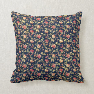 Almofada Rosas do vintage em um travesseiro decorativo azul