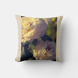 Almofada Rosas em um jardim