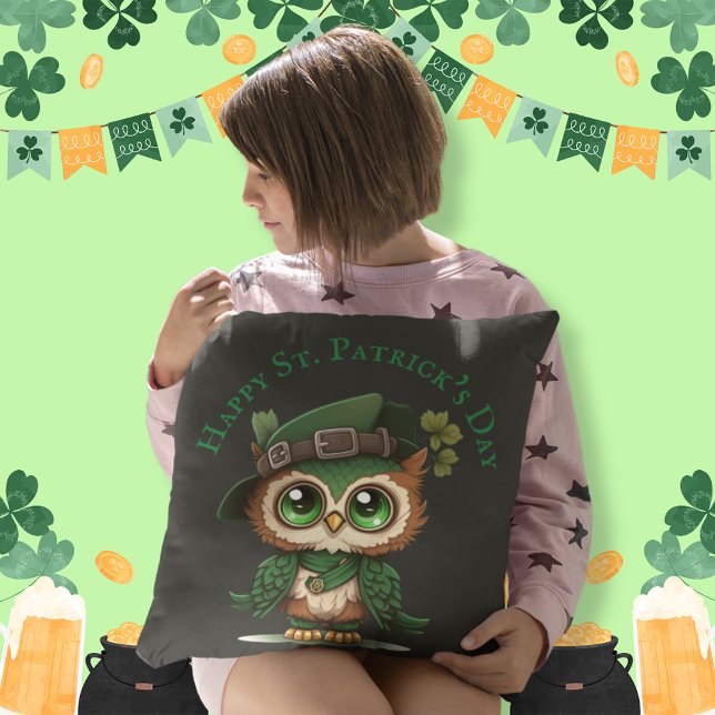 Almofada Rua, Coruja Verde do Dia de Patrick (St. Patrick's Day Green Owl personalized Cushion)