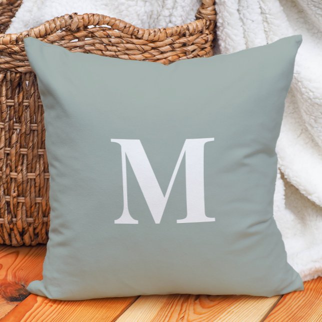 Almofada Sage Green Modern Farmhouse Monograma (Sage green modern farmhouse large monogram decorator pillow)