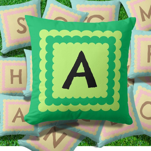 Almofada Scallop Alphabet Monogramas design verde escallota (Criador carregado)