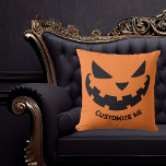 Almofada Scary Jack O Lanterna Festa Personalizada do Dia d<br><div class="desc">Este travesseiro de Dia das Bruxas cor de laranja assustador apresenta um legal sorriso Jack O Lantern e seu próprio texto personalizado. Engraçado e assustador costume de decoração.</div>