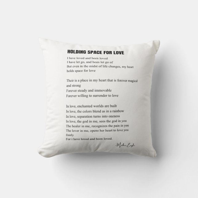 Almofada Segurando o Espaço para o poema do amor (Frente)