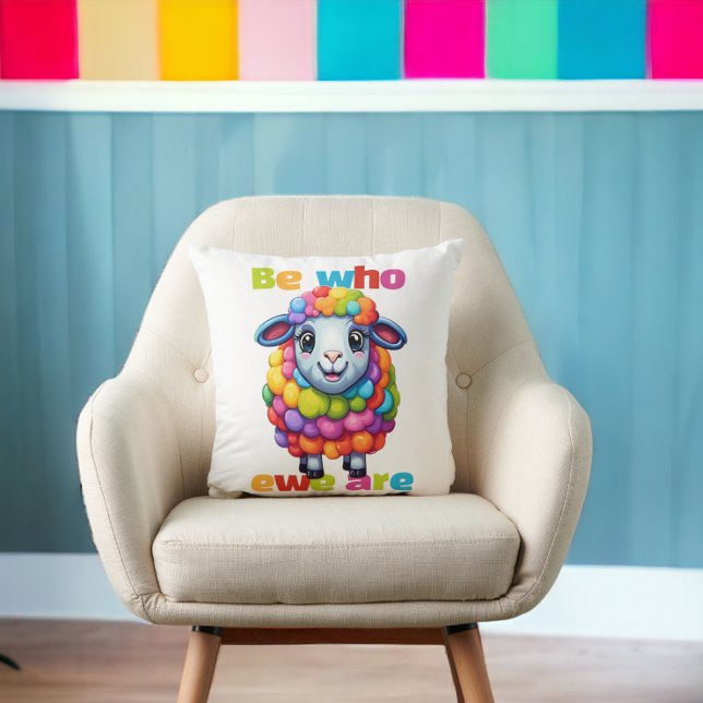 Almofada Seja quem for, Rainbow Sheep (Be who ewe are Rainbow Sheep Throw Pillows from Ricaso. LGBT Gay themed be who you are pillow)