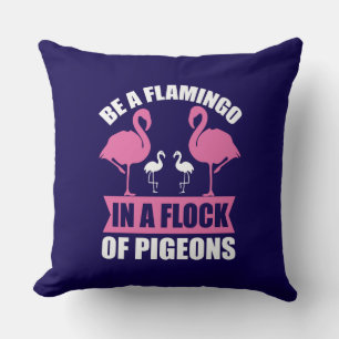 Almofada Seja um Flamingo em um Bando de Pombos