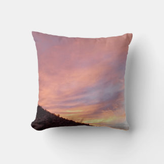 Almofada Serene Sunset Over Mountain Ridge With Pink Orange