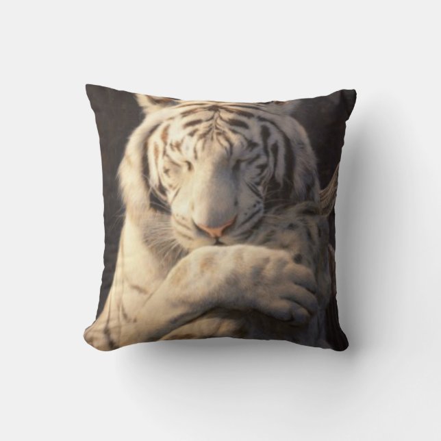 Almofada Serene White Tiger Throw Pillow – Gentle Elegance (Frente)