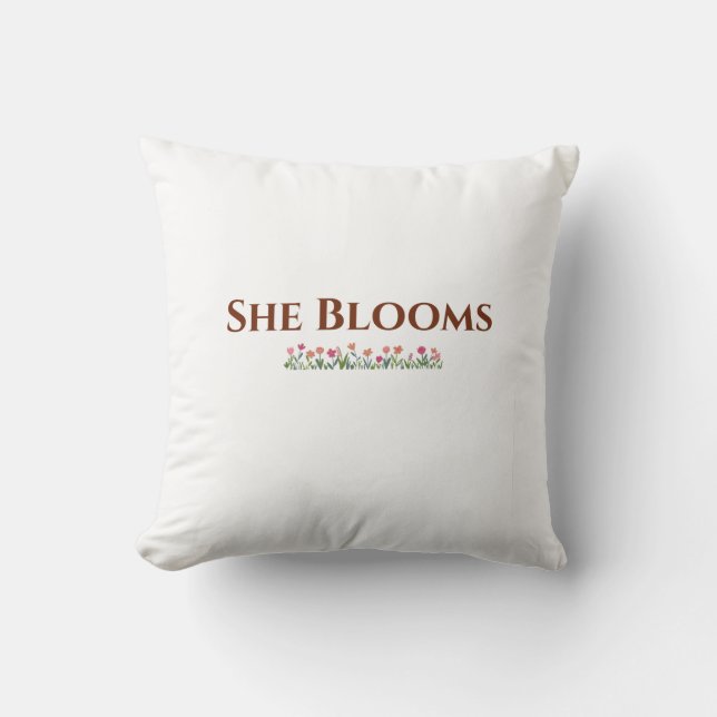 Almofada She Blooms Decorative Floral Throw Pillow (Frente)