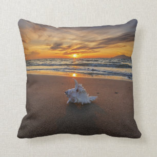Almofada Shell na praia na ilha do por do sol Kos