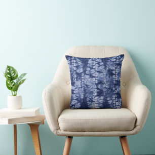 Almofada Shibori Azul e Branco deixa o colar