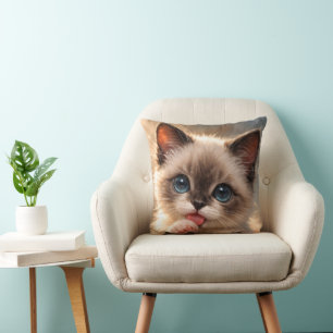 Almofada Siamês de olhos azuis, gatinho lambendo a pata