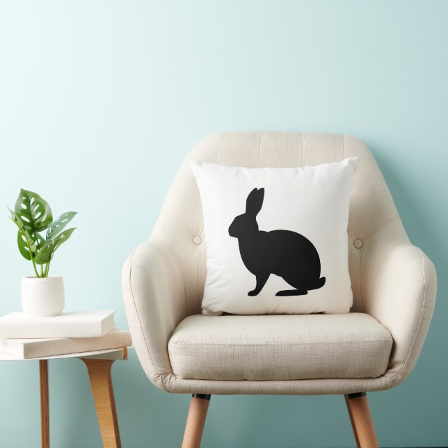 Almofada Silhueta Minimalista de Coelho Preto em Branco de  (Cadeira)