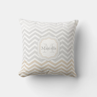 Almofada Silver Gray Gold Chevron Monogram Throw Pillow