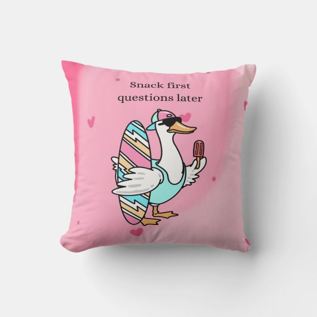 Almofada Snack First, Questions Later Pillow | Cool Duck wi (Frente)