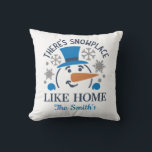 Almofada Snowman Snowflake Winter Christmas Sofa<br><div class="desc">Snowman floco de neve travesseiro decorativo de natal de inverno. "Há Snowplace Like Home". Copyright © Sanqunetti Design</div>